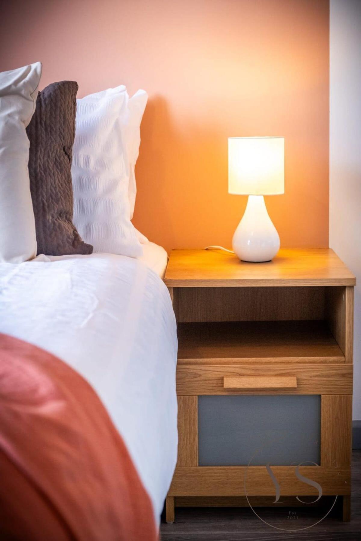 Sienna Longton Studio 2D - Wi-Fi, Alton Towers, Netflix Stoke-on-Trent Екстер'єр фото